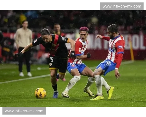 风暴来袭!塞维利亚对赫罗纳西甲战延期至周日 风暴来袭!塞维利亚对赫罗纳西甲战延期至周日